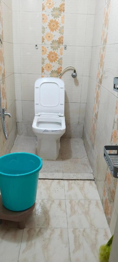 ורנאסי Saroja Paying Guest House מראה חיצוני תמונה