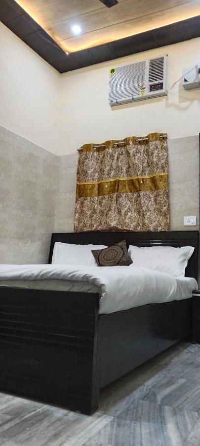 ורנאסי Saroja Paying Guest House מראה חיצוני תמונה