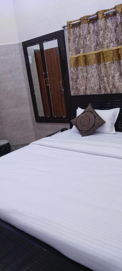 ורנאסי Saroja Paying Guest House מראה חיצוני תמונה