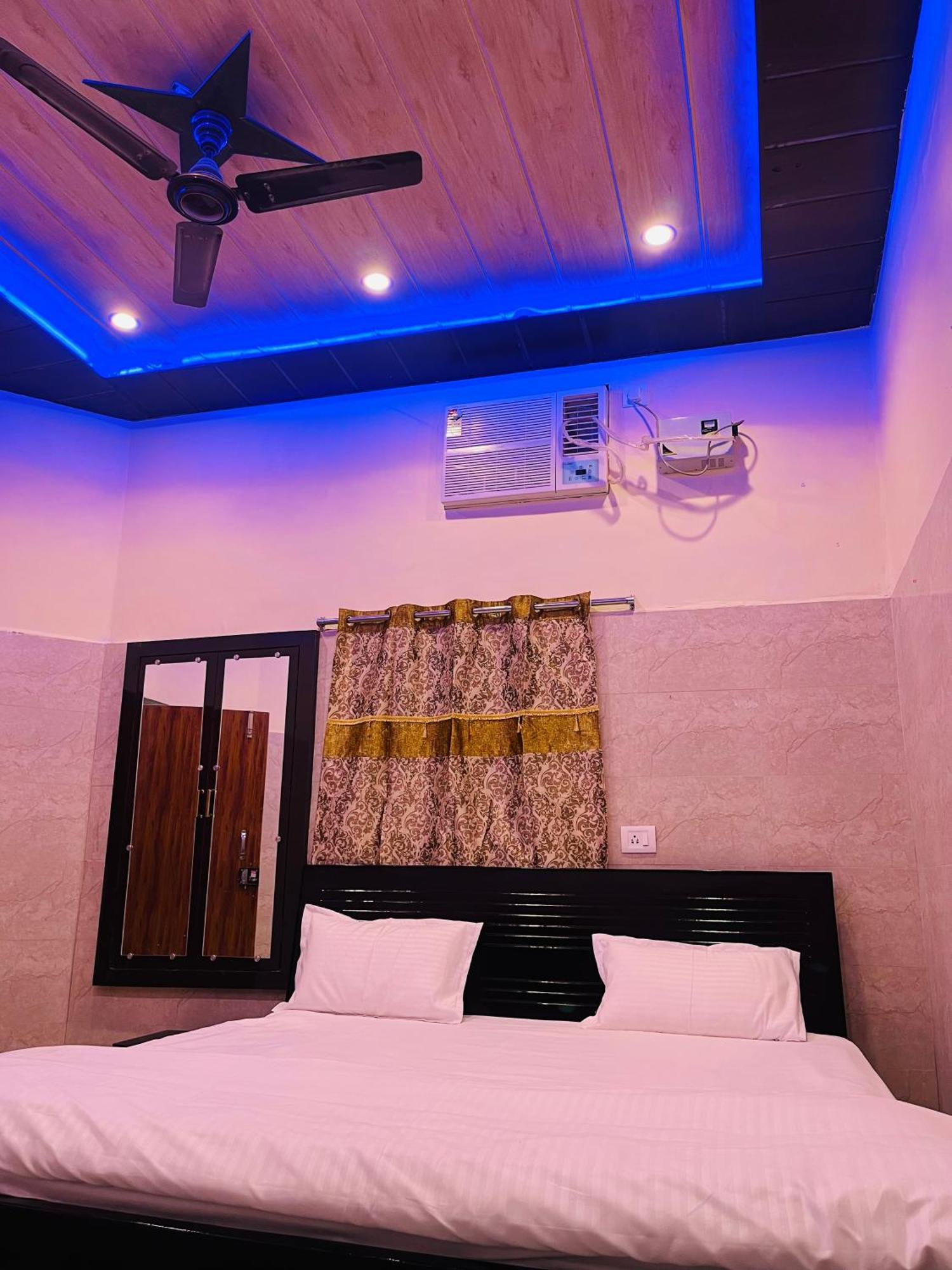 ורנאסי Saroja Paying Guest House מראה חיצוני תמונה